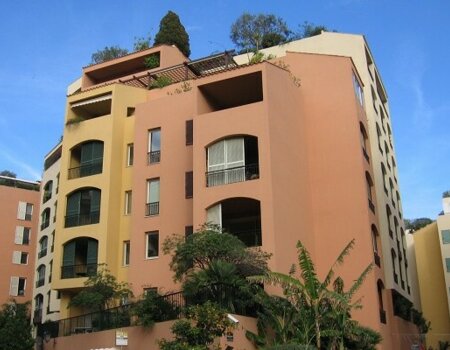 LOCAL COMMERCIAL LUMINEUX AVEC VITRINE