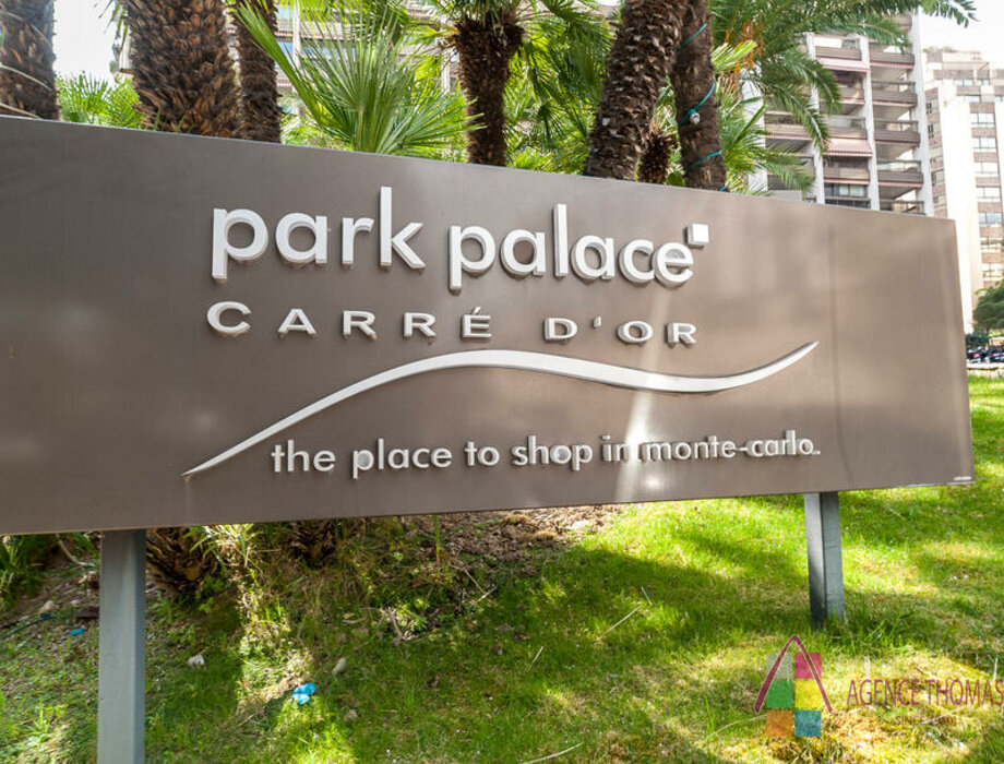 EMPLACEMENT IDEAL POUR CETTE CAVE SITUE AU RDC