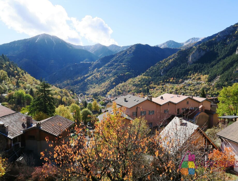 Maison Familiale avec Terrain et Vue Panoramique - Opportunité Unique