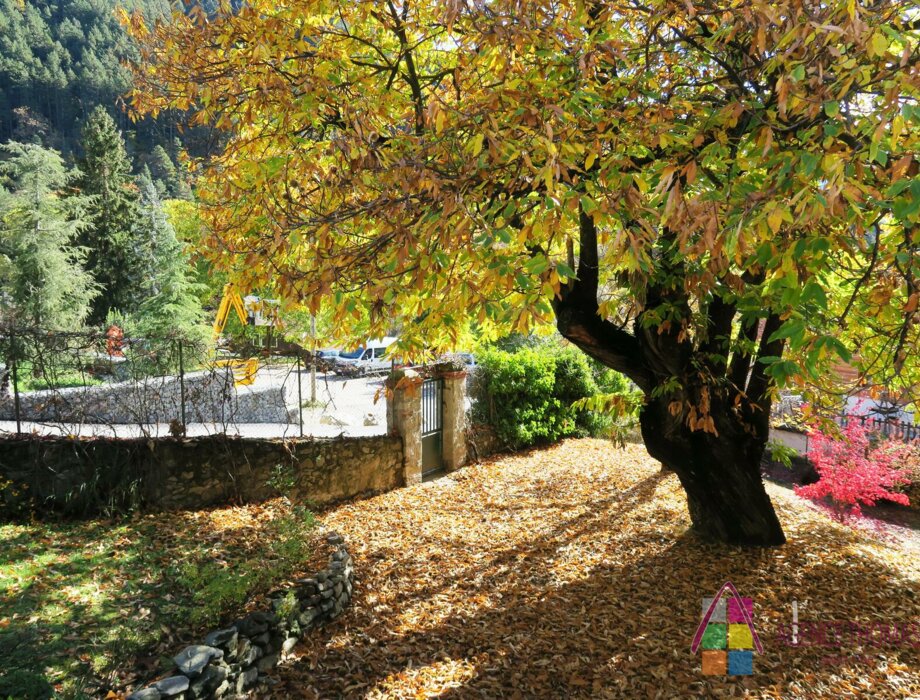 Maison Familiale avec Terrain et Vue Panoramique - Opportunité Unique