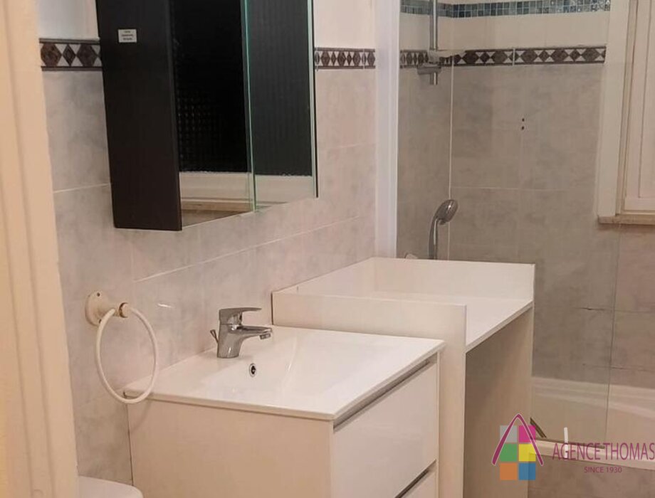 2 PIECES PLACE DES MOULINS