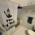 EMPLACEMENT IDEAL POUR CE STUDIO CENTRAL AVEC MEZZANINE