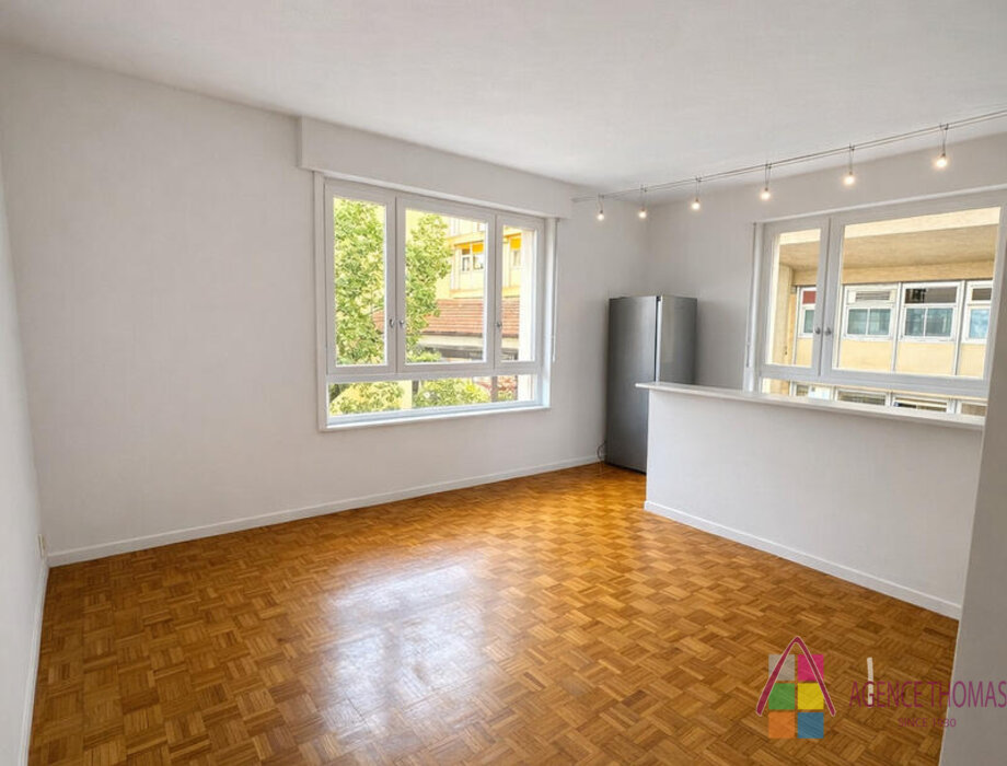 2 PIECES PLACE DES MOULINS